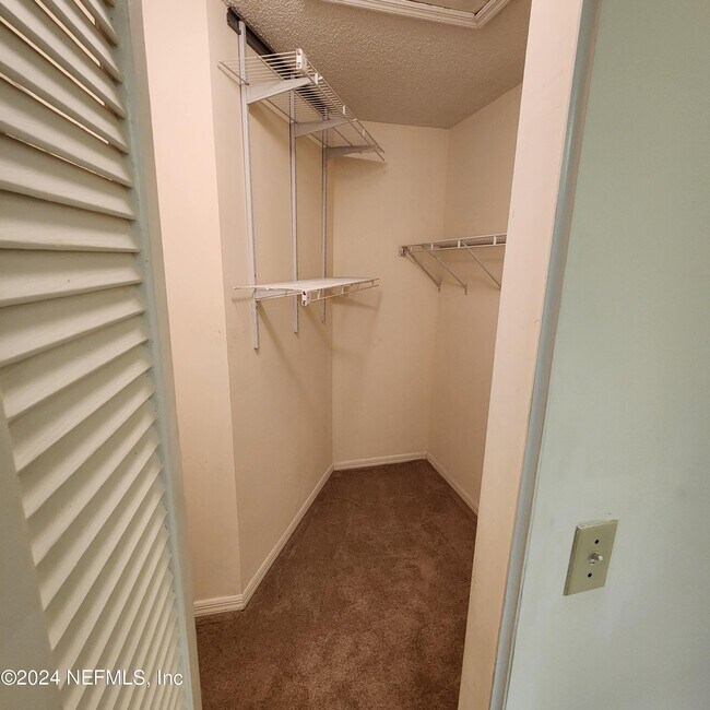 Building Photo - 7623 Baymeadows Cir W