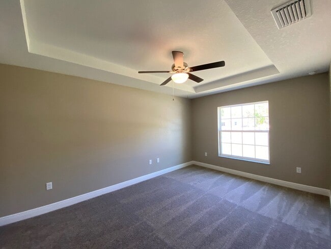 Building Photo - Desirable SW Ocala Neighborhood 4/2/2 *WON'T LAST*