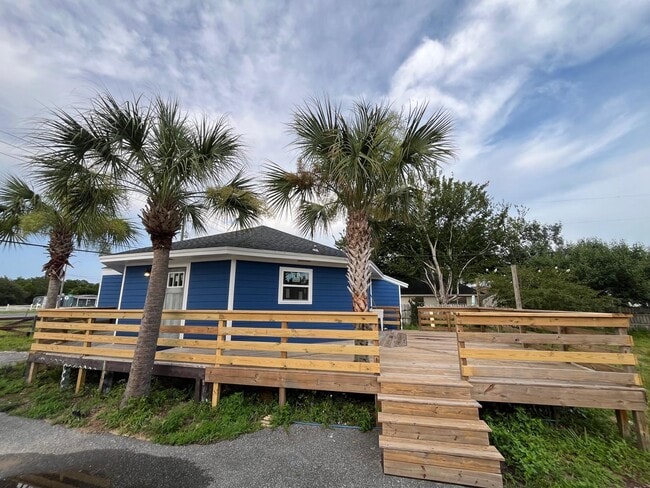 Building Photo - 2040 Falconhurst Pl