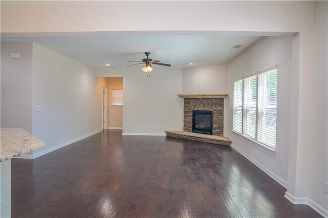 Building Photo - 5130 Northview Lake