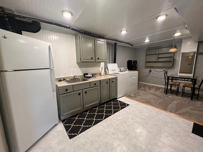 Building Photo - Furnished 1 Bedroom, 1 Bath including all ...