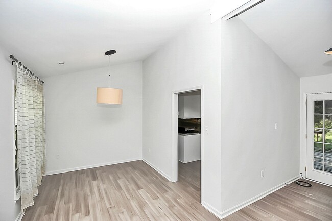 Building Photo - Exquisite South Charlotte Ranch, Move-In R...