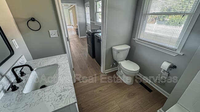 Building Photo - 5100 Shenstone Dr