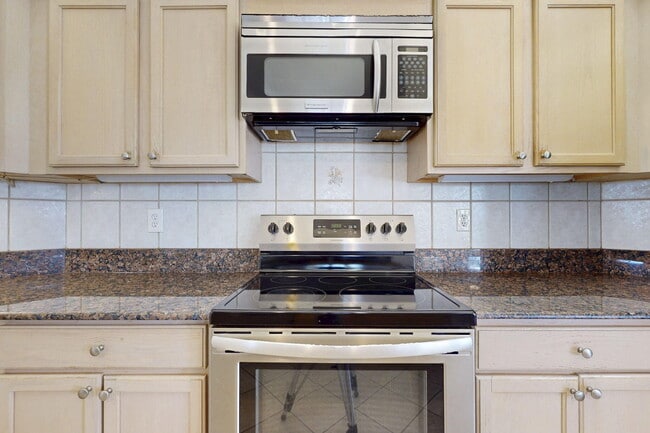 Building Photo - 967 SE Browning Ave