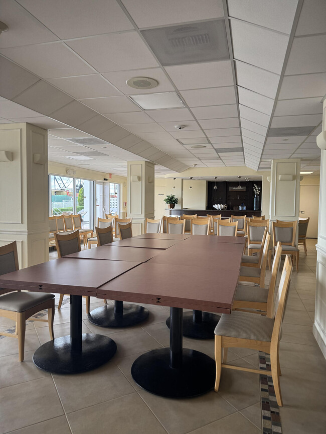 Building Photo - 2100 S Ocean Dr