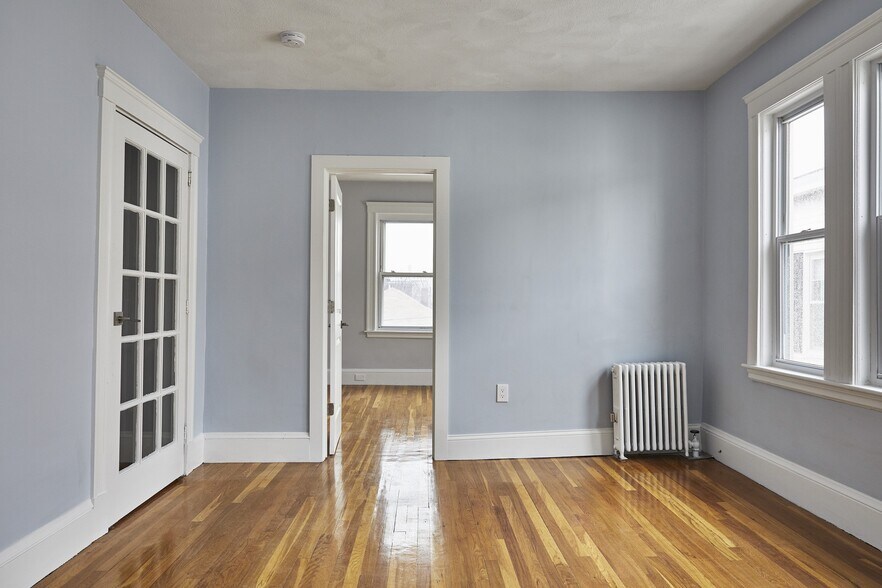 Building Photo - 52 Mansfield St