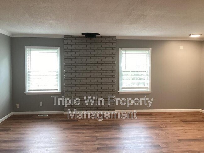 Building Photo - 563 Apex Dr