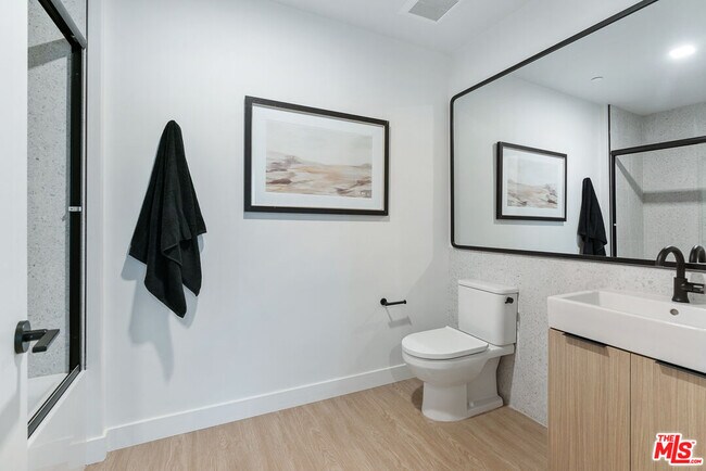 Building Photo - 3688 Overland Ave