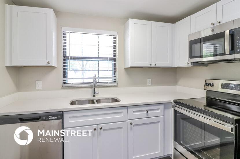 Building Photo - 3914 Deleuil Ave