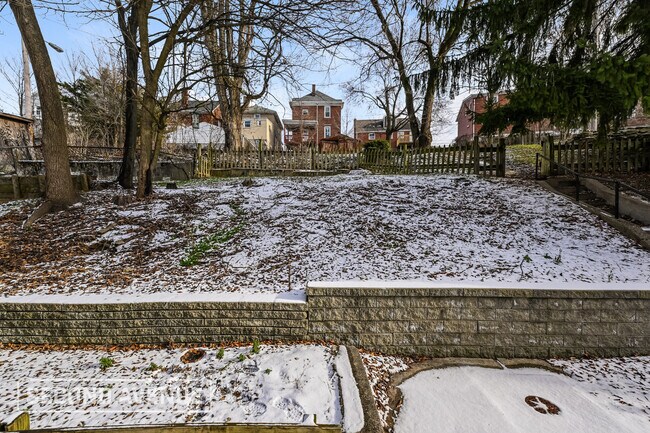Building Photo - 2015 Plainview Ave