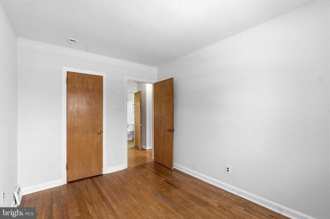 Building Photo - 1206 Sylvan Dr