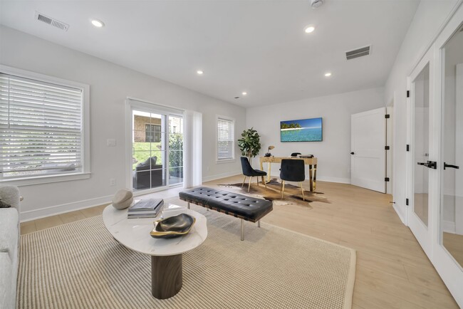 Building Photo - 7 SCENIC Ter