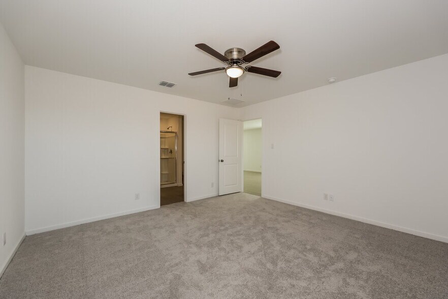 Building Photo - 1715 Crossbill St