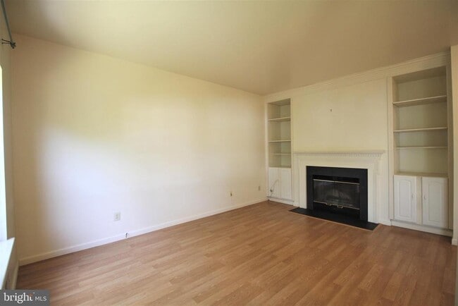 Building Photo - 92 Harvard Cir