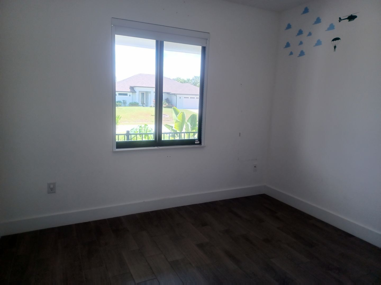 Building Photo - Available Now: Spacious 3 Bedroom / 2 Bathroom With a Large Fenced Yard