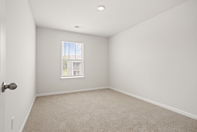 Building Photo - 215 Deskin Ln
