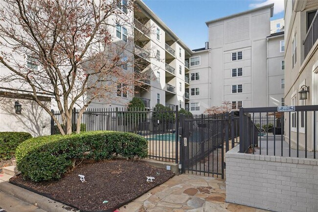 Building Photo - 1075 Peachtree Walk NE