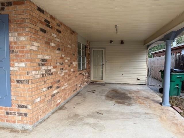 Building Photo - 2013 N Woodlawn Ave