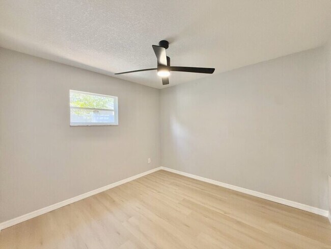 Building Photo - 8718 Thornwood Ln