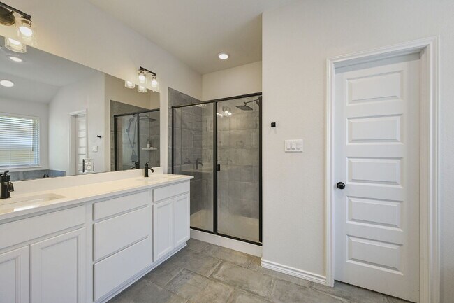 Building Photo - Immediate Move in - 3 Bedroom, 2 Bathroom Home in Rudder Pointe with Open Concept