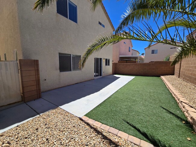 Building Photo - A Stunning 4 Bedroom Home in South West La...