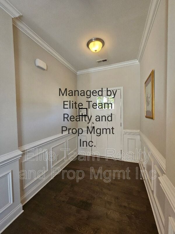 Building Photo - 990 Pennington Dr