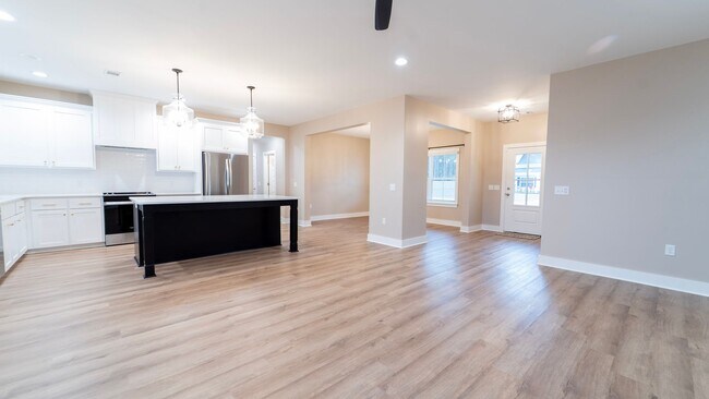 Building Photo - Move-In Special! Free January Rent — Stunning Like-New 4-Bedroom Home Just Minutes from Fort Stewart
