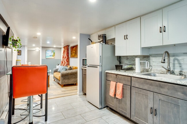 Building Photo - 787 S 13th St