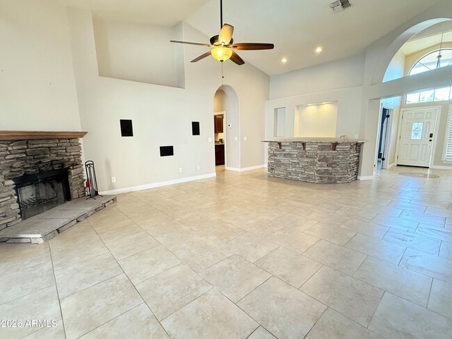 Building Photo - 902 W Sherri Dr