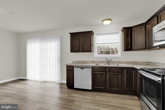 Building Photo - 10-30 Millrace Ct