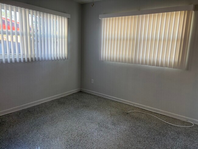 Building Photo - 6034 Linneal Beach Dr