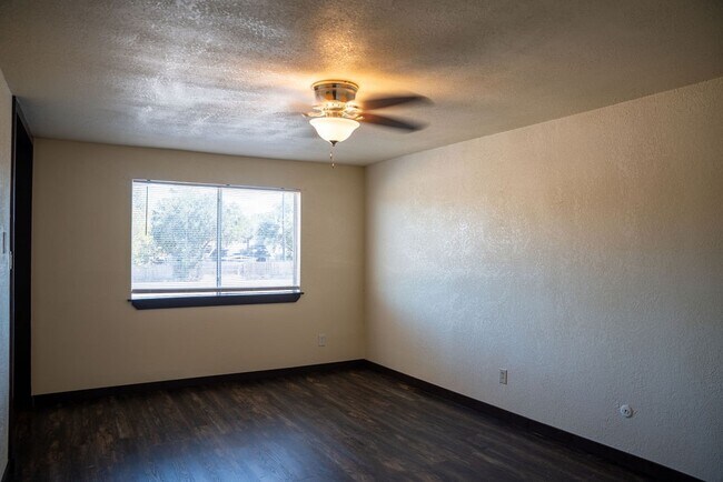 Building Photo - 6482 Alisa Ln