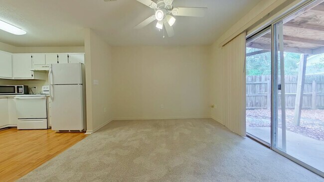 Building Photo - 715 Lloyd St