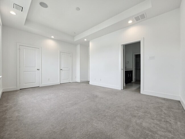 Building Photo - 2613 Hutchins St