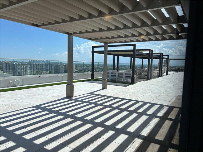 Building Photo - 4020 Galt Ocean Dr