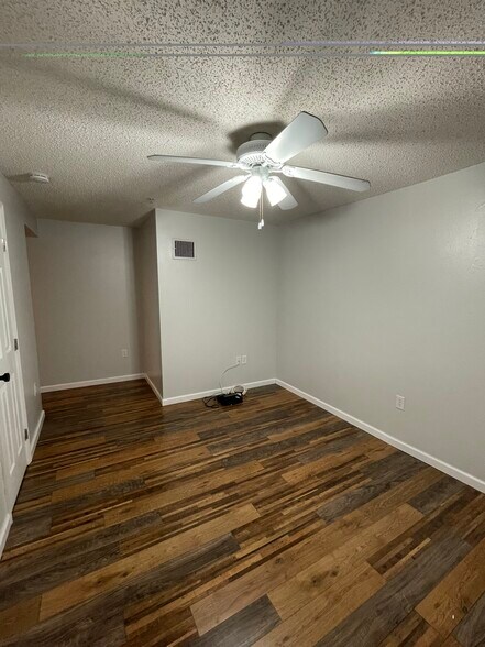 Building Photo - 2400 Feather Sound Dr