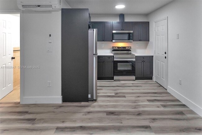 Building Photo - 4037 SW 65th Ave