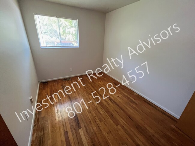 Building Photo - Spacious Apartment in Salt Lake City!