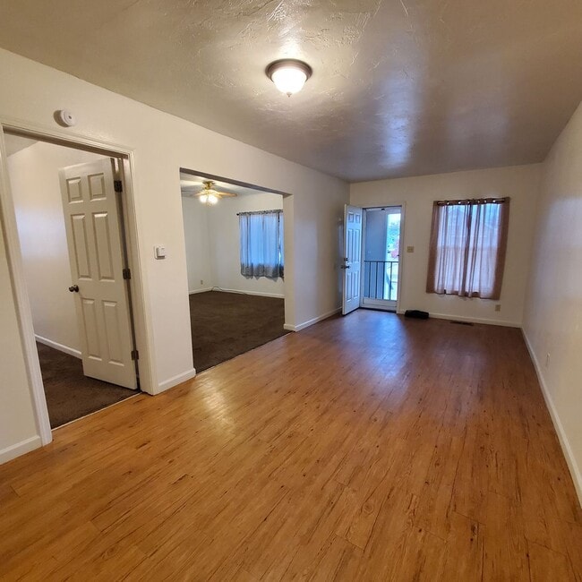 Building Photo - ***Free Rent with a Signed Lease for a Limited time!*** 2 Bed House with a Fenced Yard