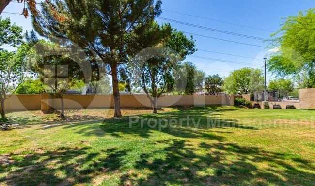 Building Photo - 1225 N 36th St