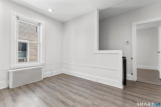 Building Photo - 394 Gregory St