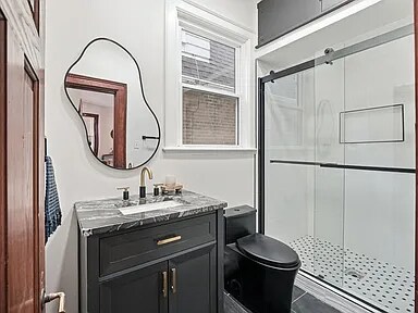 Building Photo - 402 E 18th St