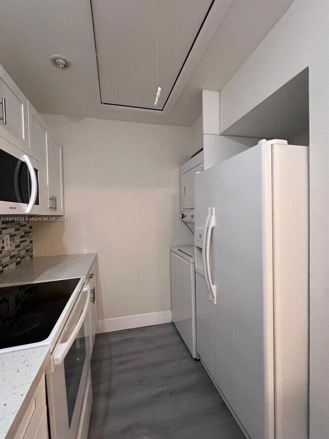 Building Photo - 2745 W 66th St