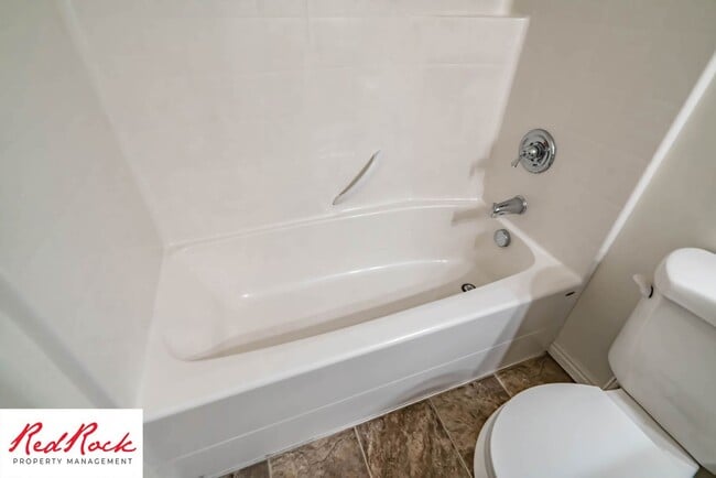 Building Photo - 3 Bedroom Townhome in Prime St. George Location