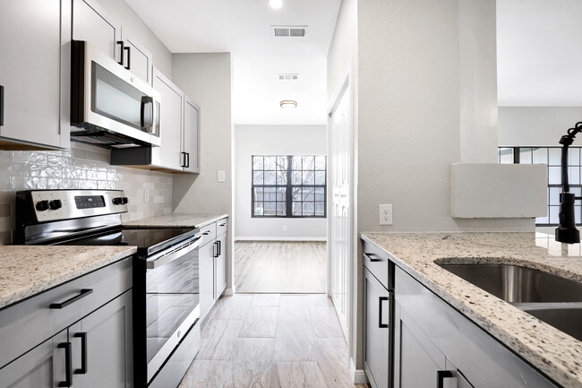 Building Photo - 7106 Grassy Trl