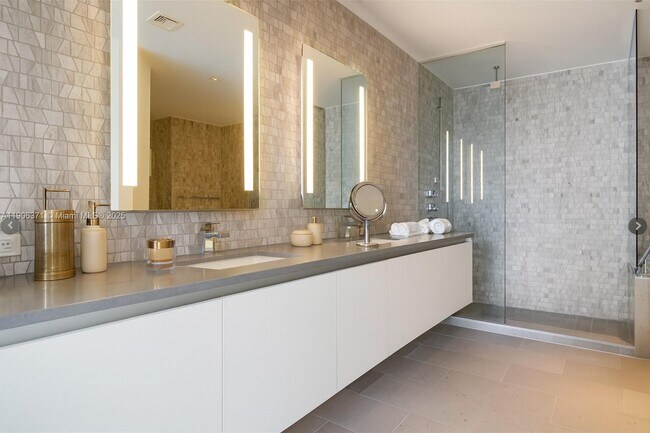 Building Photo - 88 SW 7th St