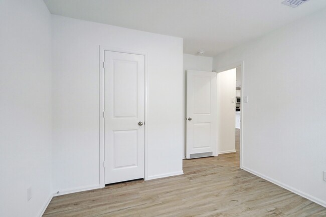 Building Photo - 4134 Zavala Ml St