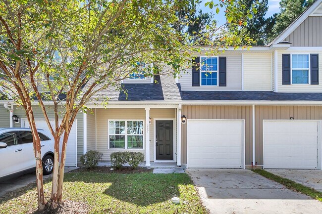 Building Photo - Beautiful FOUR bedroom townhome in Goose Creek!