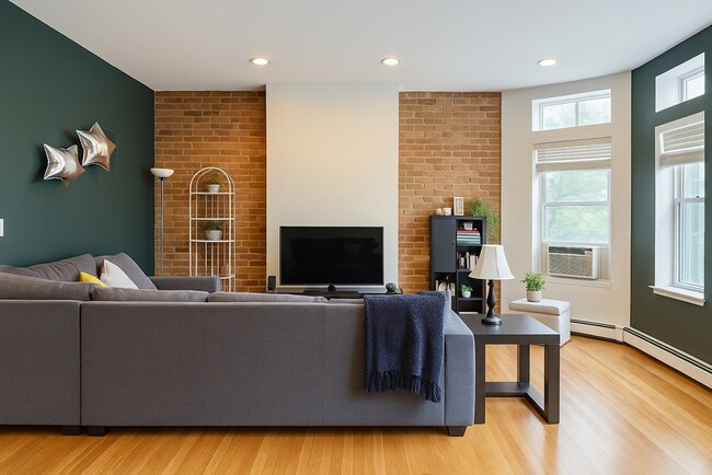 Building Photo - 390 Riverway