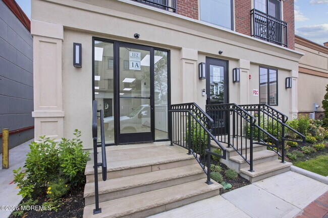 Building Photo - 112 Brighton Ave